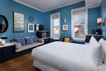 Independence Square 205, Stylish Hotel Room with AC, Great Location in Aspen, Aspen (foto 3)