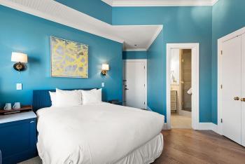 Independence Square 205, Stylish Hotel Room with AC, Great Location in Aspen, Aspen (foto 2)