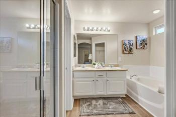 4BR Vegas Home Pet Friendly Parking Near Strip, Las Vegas (photo 3)