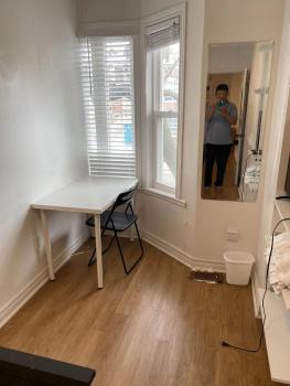 Single Room with SHARED Bathroom 536C, Toronto (foto 4)