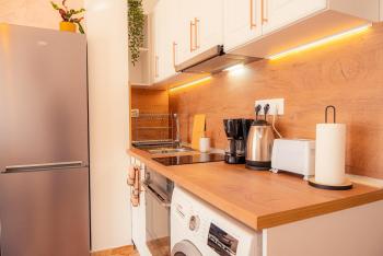 Pumpkin Spiced Suite with Own Parking and Office Setup, Sofia (photo 5)