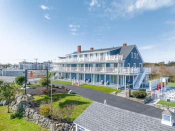 935 Ocean, a Beachside Inn, Hampton (photo 2)
