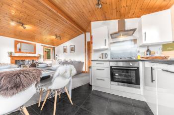 Bowness 45 - 2 bedroom Lake Windermere Lodge, Windermere (foto 3)