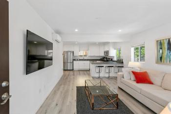 Mid-City Charm 2 BR 2 Bath with Parking 1, Los Angeles (zdjęcie 3)