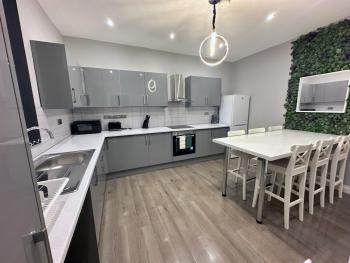 Modernised 4 Bedroom House close to city Centre, Kep Stays, Leeds (Foto 3)