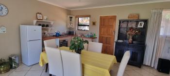 Tranquil, large 1 bedroom garden cottage, 12 mins from OR Tambo International with backup water, Germiston (photo 5)
