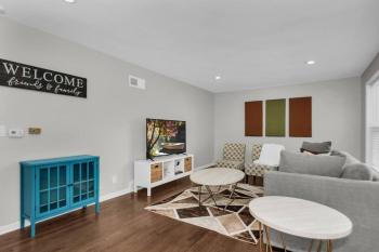 Prime Location, Cozy & Spacious home in Schaumburg, Schaumburg (zdjęcie 2)