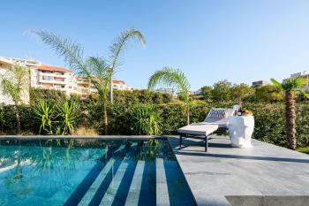 New LUXURY apartment with sea view and PRIVATE heated pool, 50m from the beach, Split (Foto 5)