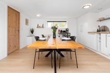 Moderne & Fuldt udstyret lejlighed m.plads til 4, Højbjerg (foto 2)