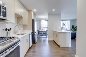 Elegance in Crystal City - Amazing Apartment with gym, Arlington (Foto 4)
