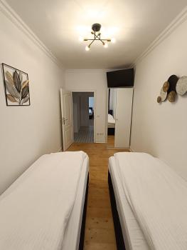 central 2Room Apartment XBerg, Berlin (Foto 4)