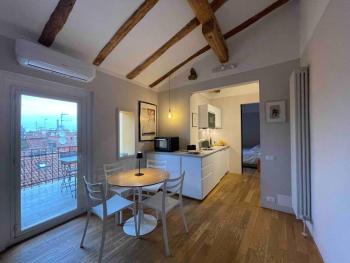 Romantic attic room with panoramic view, Boloňa (fotografie 2)