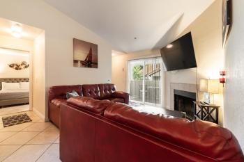 Rio-Adjacent 2BR Pool, Gym, Free Parking, Las Vegas (photo 2)