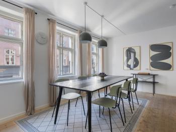 Sanders Main - Popular Two-Bedroom Duplex Apartment Next to Magical Nyhavn, Копенгаген (фото 4)