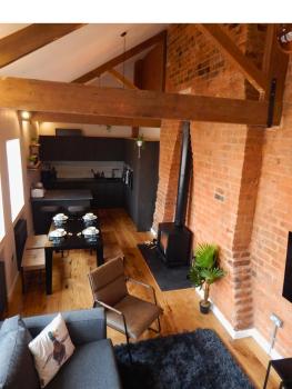 DJH Homes - Luxurious and chic 3BR Grade II Industrial House with log burner and electric blinds - JQ, Birmingham City, Birmingham (photo 2)