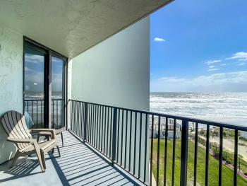 Ocean View with a beachfront pool at Ocean Trillium Condo ~ 402, New Smyrna Beach (foto 3)