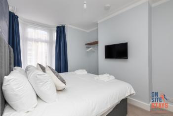 OnSiteStays - Stylish 4 BR House with Beautiful Outdoor Space, Wi-Fi & Smart TVs, Dartford (fotografie 3)