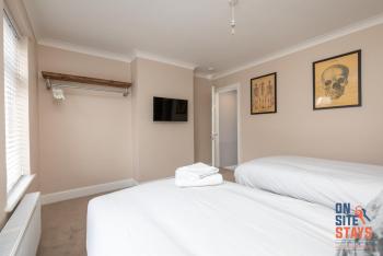 OnSiteStays - Stylish 4 BR House with Beautiful Outdoor Space, Wi-Fi & Smart TVs, Dartford (fotografie 4)