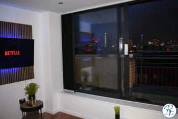 Penthouse - Amazing City Skyline Views - Balcony - FREE extra 2 hours - FREE Parking - Utilita Arena - Bullring Shopping - New St Station- Super King Size Bed, Birmingham (foto 3)