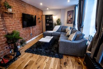 DJH Homes - VIP Luxury 2BR Grade ll Industrial House with Log Burner - JQ, Birmingham City, Birmingham (foto 5)