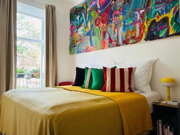 Green balcony & king size bed, Prague (photo 2)