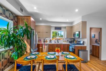 Stylish Sherman Oaks Townhouse 3bed + 3.5bath All Master Suites, Los Angeles (photo 2)