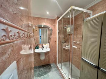 VER5 - 5th-Floor Studio with Sea-View Terrace and Pool - AC, 5 min Walk to the Centre, Torremolinos (zdjęcie 5)