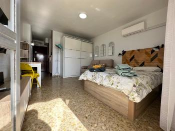 VER5 - 5th-Floor Studio with Sea-View Terrace and Pool - AC, 5 min Walk to the Centre, Torremolinos (zdjęcie 4)