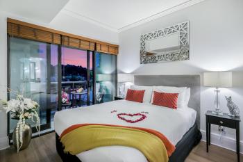Your Next Viaduct Getaway!, Auckland (fotografie 2)