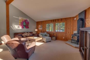 Big John at Alpine Meadows by Tahoe Getaways - Mountain Views, Cozy Fireplace, Shuttle to Slopes!, Alpine Meadows (zdjęcie 4)