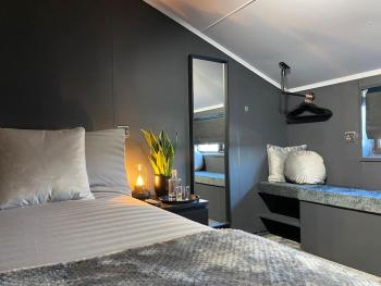 Seascape - Floating Home at Brighton Marina with free Parking, Brighton & Hove (foto 2)