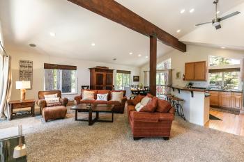 Wolf Den - Bright Open Concept 3 Bedroom- Hot Tub, Pet-Friendly, Minutes from Skiing!, Tahoma (фото 5)