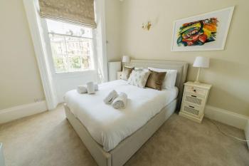 Luxury, Central, Sun-Filled 3 Bed Haven in Bath, Bath (photo 5)