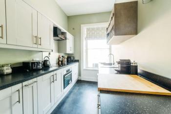 Luxury, Central, Sun-Filled 3 Bed Haven in Bath, Bath (photo 4)