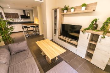 Pilar8 - Apartamento céntrico y moderno con piscina y parking, Jaén (foto 2)