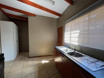 1 on Titania, Polokwane (fotografie 3)