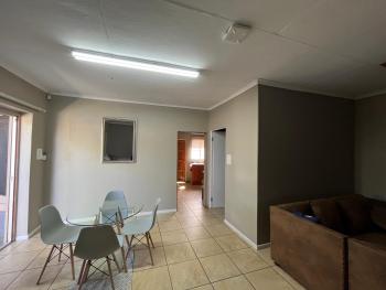 1 on Titania, Polokwane (fotografie 5)