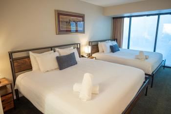 Stay Together Suites - Suite On The Strip Steps From Bellagio & Cosmo Sleeps 11 - NO RESORT FEE, Las Vegas (photo 2)