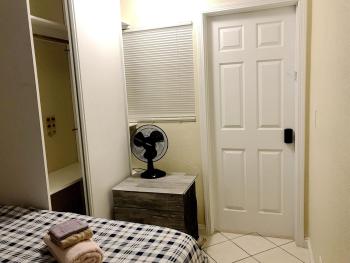 New bedroom queen size bed at Las Vegas for rent-4, Лас-Вегас (фото 4)