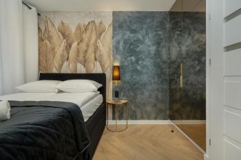 Black and Beige Apartment with Balcony and Parking in Wrocław by Noclegi Renters, Breslau (Foto 2)