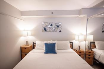 Stay Together Suites - Stylish Condominium On The Strip Sleeps 12 - NO RESORT FEE, Las Vegas (photo 2)