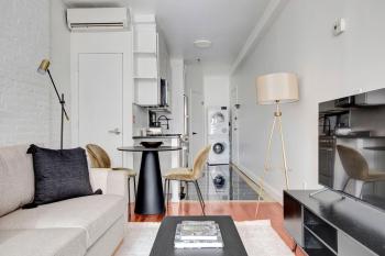 Gorgeous W Village 1BR w WD nr 1 PATH NYC-740, New York (fotografie 3)
