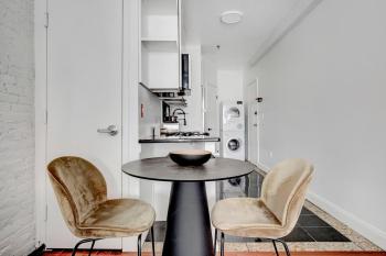Gorgeous W Village 1BR w WD nr 1 PATH NYC-740, New York (fotografie 4)