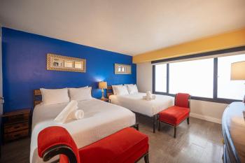 Stay Together Suites - Suite On The Strip Sleeps 8 - NO RESORT FEE, Las Vegas (photo 2)