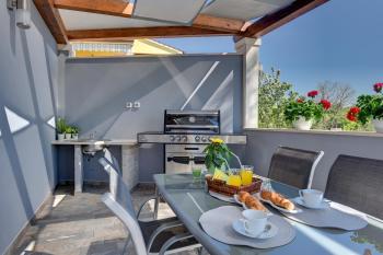 Villa mit privatem Pool, WLAN, Klima, Sonnenterrasse und Grill, Vodnjan (Foto 2)