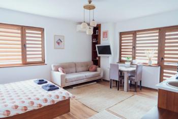 Cozy & stylish flat with amazing view near ski road, 5min to Gondola & Bar Street, Bansko (fotografie 2)