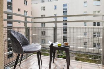 Elektoralna 12A - Colorful Apartment with Balcony by Noclegi Renters, Varšava (fotografie 5)