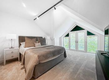 2 Bedroomed apt by Sefton Park and Spire Hospital, Liverpool (photo 4)