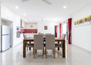 Executive Suite with Pool & Gym, 2 car parks, Darwin (photo 4)