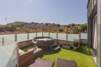 Stylish Penthouse Apartment With Hot Tub, Bath (photo 3)